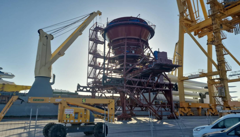 Archivo - Llega a Cervo la nueva tolva para la planta de alúmina de Alcoa
