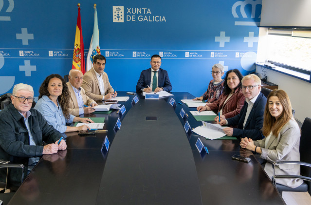 El conselleiro de Emprego e Comercio, José González, firma convenios con entidades del tercer sector, a 21 de mayo de 2026.