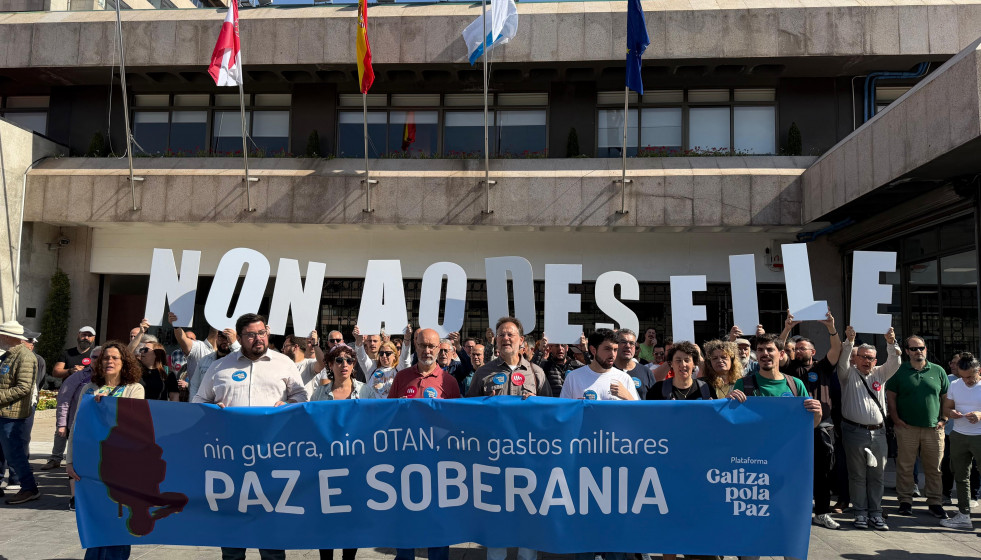 Imagen de la concentración de este jueves ante el Ayuntamiento de Vigo.