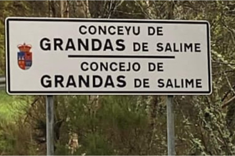 Señalización en Asturiano en en el Occidente de Asturias en una foto remitida por Axuntar