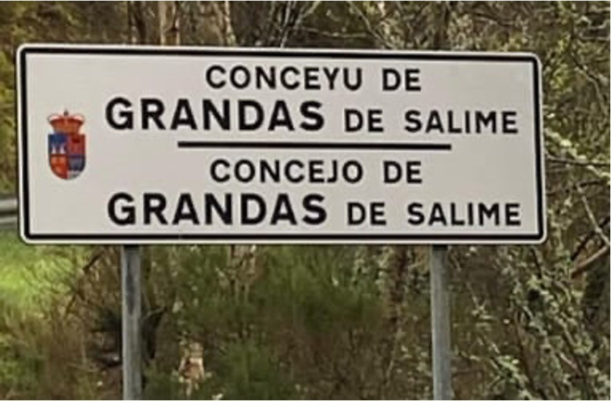 Seu00f1alizaciu00f3n en Asturiano en en el Occidente de Asturias en una foto remitida por Axuntar