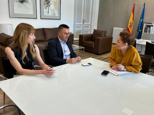 El conselleiro de Emprego, Comercio e Emigración, José González, se ha reunido este viernes con la secretaria general de Formación Profesional del Ministerio de Educación, Esther Monterrubio, en Madrid
