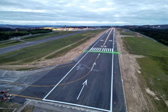 El Aeropuerto de Santiago-Rosalía de Castro