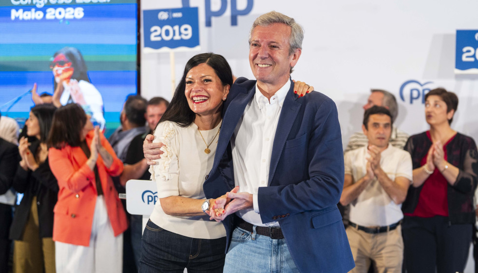 El presidente del PPdeG, Alfonso Rueda, y la nueva presidenta del PP de Mos, Nidia Arévalo