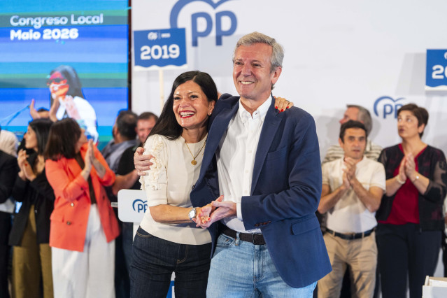 El presidente del PPdeG, Alfonso Rueda, y la nueva presidenta del PP de Mos, Nidia Arévalo