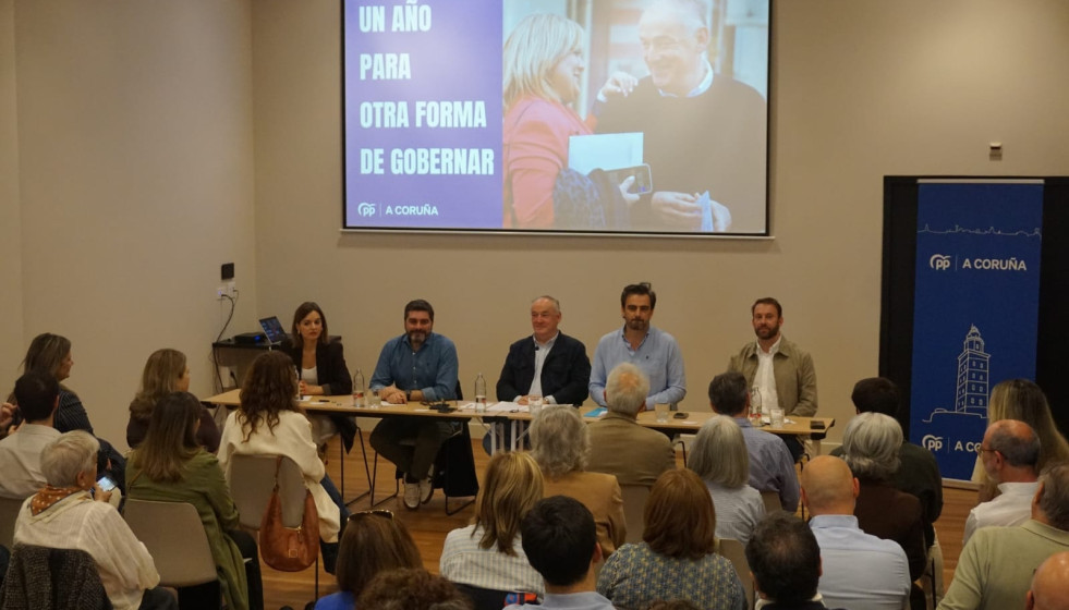 Reunión de la junta directiva del PP local de A Coruña, a 23 de mayo de 2026.