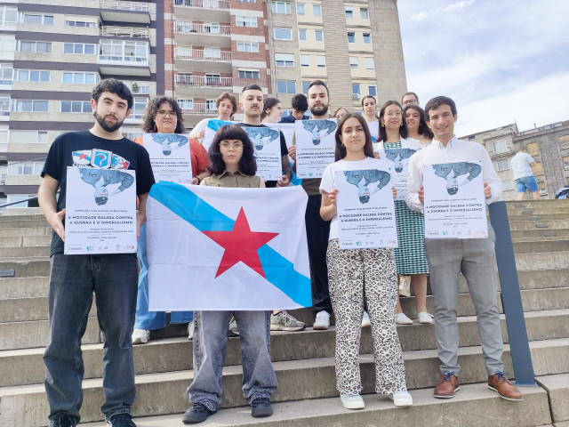 Organizaciones juveniles nacionalistas llaman a manifestarse en Vigo contra la presencia del Ejército en Vigo y contra el desfile del Día de las Fuerzas Armadas, que se celebra en la ciudad el 30 de mayo de 2026.