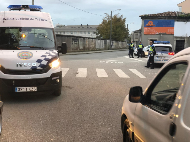 La Policía Local de Ferrol en un control.