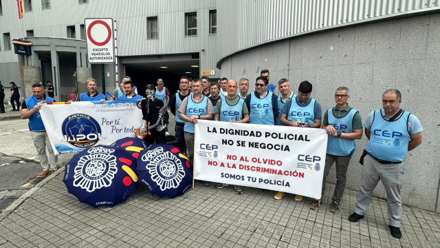Protesta de policías nacionales convocados por CEP para reclamar más plantilla