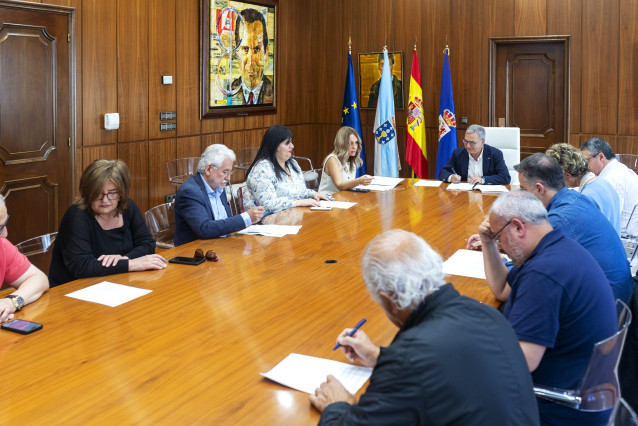 Reunión de la junta de gobierno de la Diputación de Ourense, encabezada por su presidente, Luis Menor
