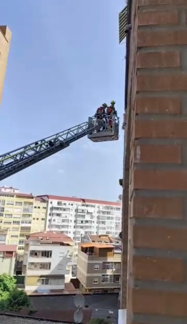 Hallan el cuerpo sin vida de una octogenaria en un piso en Vigo.