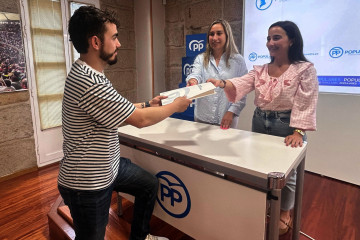 Raúl Santamaría en la entrega de avales.