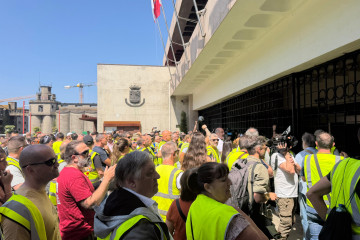 Imagen de la protesta de este martes ante las puertas del Ayuntamiento.