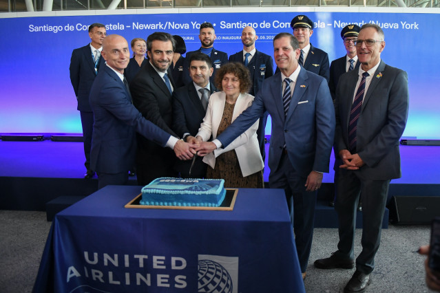 Reapertura del aeropuerto de Santiago de Compostela.