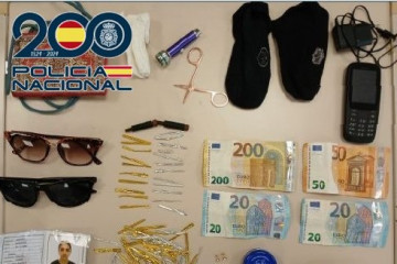 Detenidas dos mujeres dedicadas a robos en domicilios que fueron sorprendidas cuando intentaban entrar en una casa.