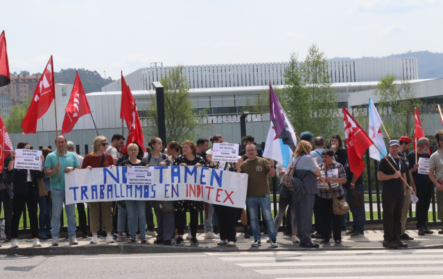 Archivo - Protesta de personal de empresas auxiliares que prestan servicio a Inditex
