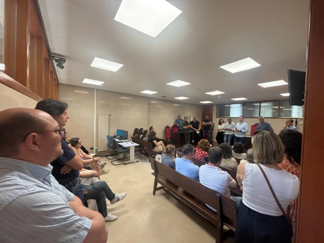 Asamblea de trabajadores de los juzgados de Santiago celebrada este jueves.