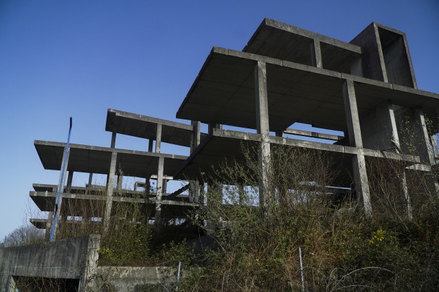 Archivo - Promoción de edificios paralizada, a 17 de marzo de 2026, en Bañobre, Miño, A Coruña, Galicia (España). Las medidas puestas en marcha por la Xunta para facilitar que edificaciones sin terminar se reactiven 