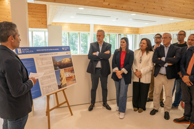 El conselleiro de Sanidade, Antonio Gómez Caamaño, supervisa el remate de las obras del nuevo centro de salud de Moaña, que empezará a dar servicio el 15 de junio de 2026.