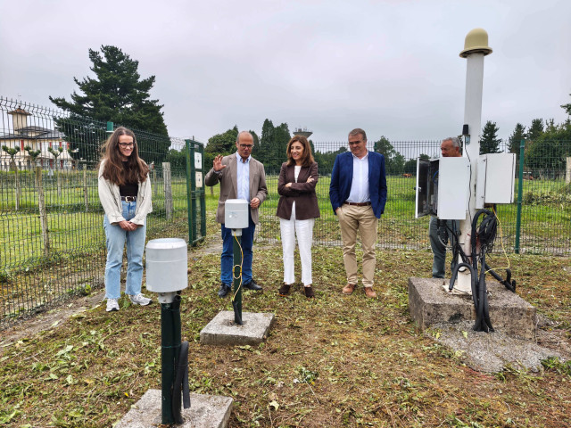 La conselleira do Medio Ambiente e Cambio Climático, Ángeles Vázquez, visita la estación meteorológica de Castro de Rei (Lugo).