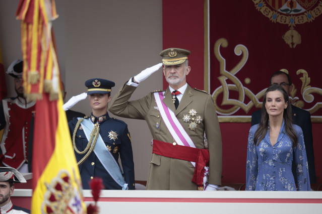 Los Reyes Felipe VI y Letizia y la Princesa Leonor presiden desde la tribuna de honor el acto central conmemorativo del Día de las Fuerzas Armadas, a 30 de mayo de 2026, en Vigo, Pontevedra, Galicia (España).