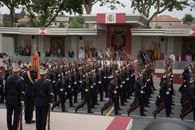 Los Reyes Felipe VI y Letizia y la Princesa Leonor presiden desde la tribuna de honor el acto central conmemorativo del Día de las Fuerzas Armadas, a 30 de mayo de 2026, en Vigo.