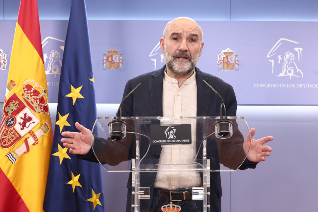 El diputado del BNG Néstor Rego durante una rueda de prensa en el Congreso de los Diputados.
