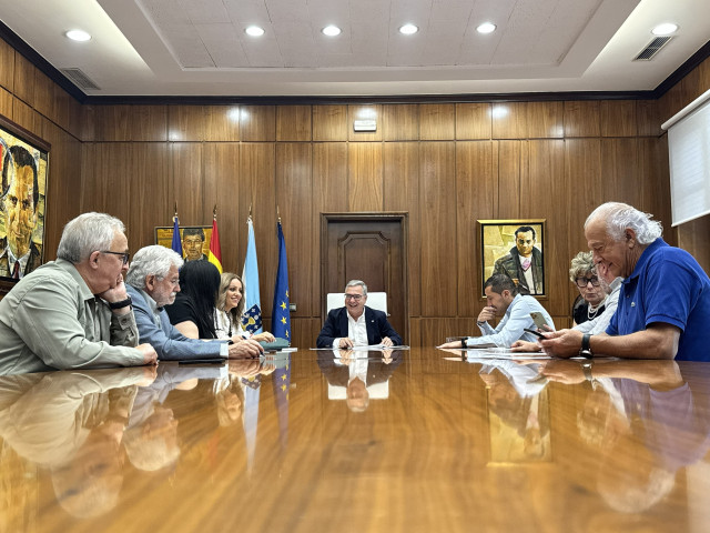 El presidente de la Diputación de Ourense, Luis Menor, encabeza la junta de gobierno provincial