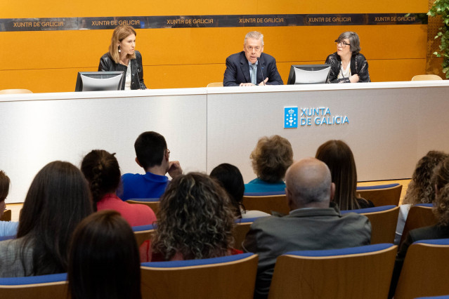 El conselleiro de Sanidade, Antonio Gómez Caamaño, en el acto de toma de posesión de los nuevos inspectores y subinspectores de Servicios Sanitarios del Sergas.