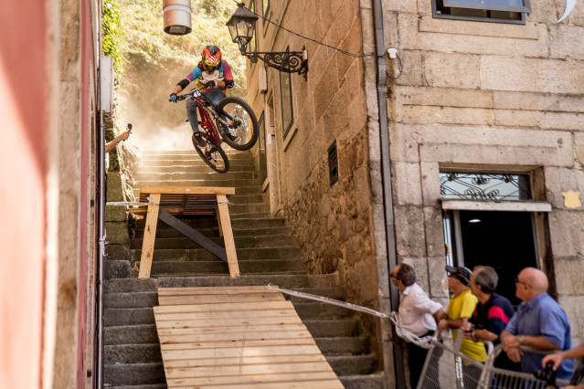 Descenso urbano MTB Downtown de O Marisquiño, prueba estrella del festival, se celebrará el 8 de agosto de 2026.