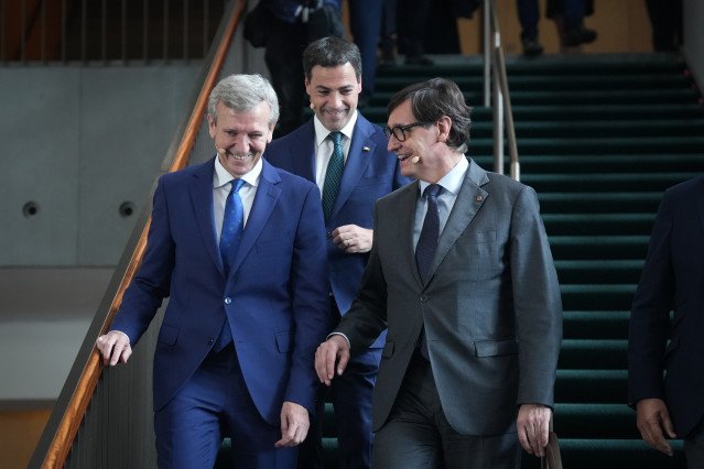 El presidente de la Generalitat, Salvador Illa, el Lehendakari, Imanol Pradales, y el presidente de la Xunta, Alfonso Rueda, durante la sesión 'España, territorio y liderazgo: La visión de los presidentes autonómicos', en la 41 Reunió Cercle d'Economia.