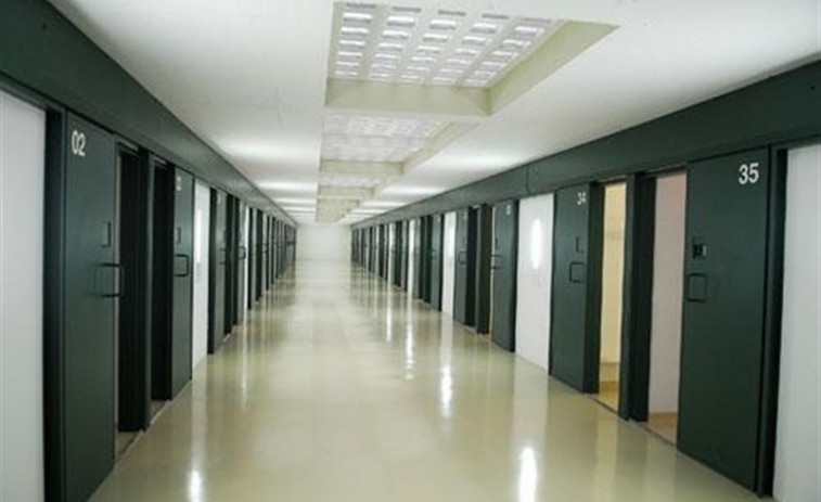 UGT denuncia la falta de personal en la prisión de Teixeiro