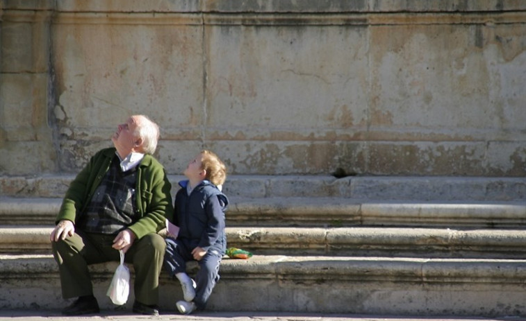 O entendemento entre avós e netos, obxectivo do programa 'Avós Educadores'