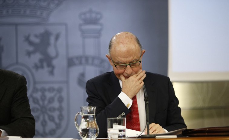 La oposición pide la dimisión de Montoro por el escándalo de la amnistía fiscal