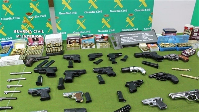 ​Un detido en Galicia como parte dunha organización criminal de venda de armas