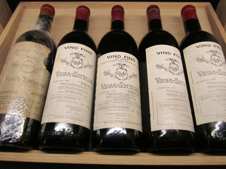 PSdeG e En Marea instan a Feijóo a explicar no Parlamento os agasallos de Monbus