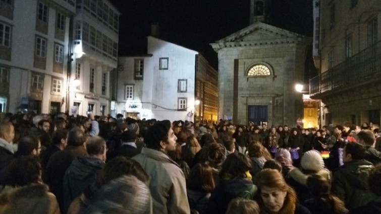 ​Multitudinarias concentracións en Santiago e Vigo contra os últimos asasinatos