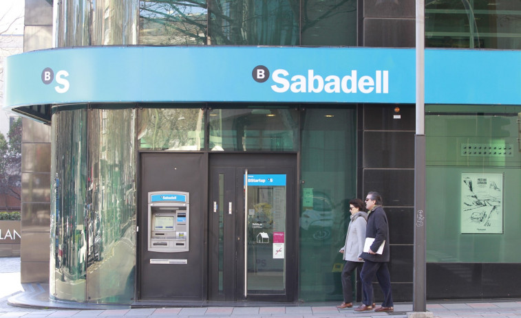 ​Banco Sabadell cerrará unas 250 oficinas en 2017 y reducirá hasta 800 empleos