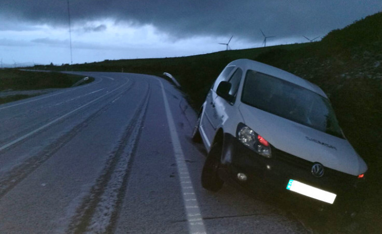 ​El hielo vuelve a provocar accidentes en las carreteras gallegas