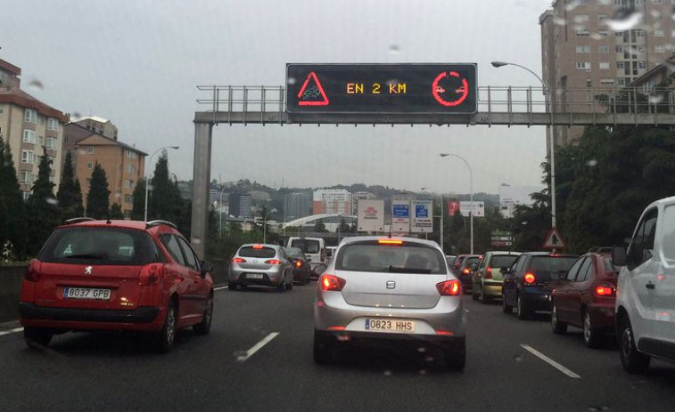 Varios accidentes provocan longos atascos na entrada á Coruña