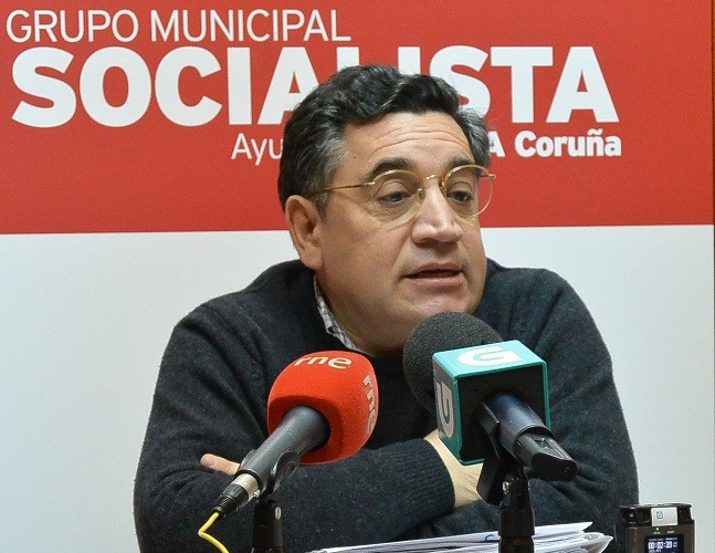 ​Dimite José Manuel Dapena, o voceiro do grupo municipal socialista na Coruña