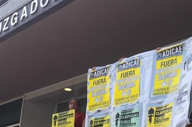 El Gobierno y PSOE pactan el mecanismo extrajudicial para devolver las cláusulas suelo