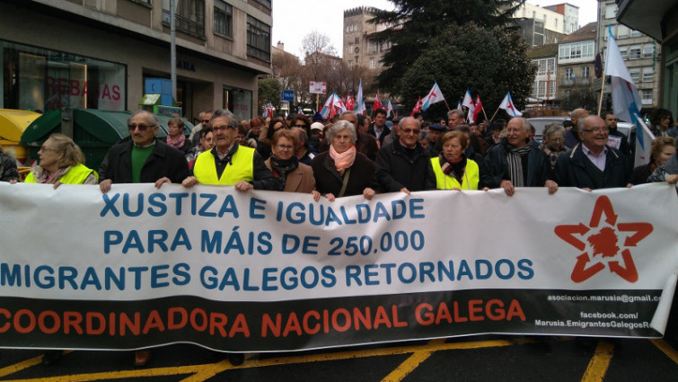 ​Unas 2.000 personas salen a la calle en Santiago en defensa de las pensiones