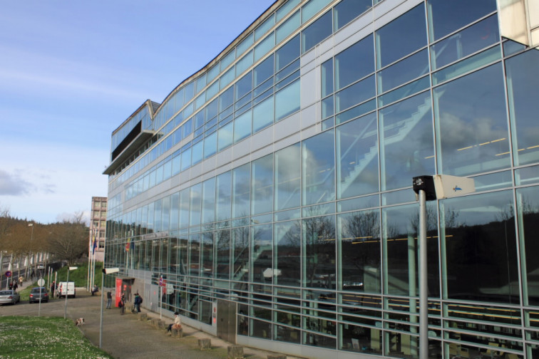 ​La biblioteca Ánxel Casal lanza un concurso de cartas de amor en gallego por San Valentín