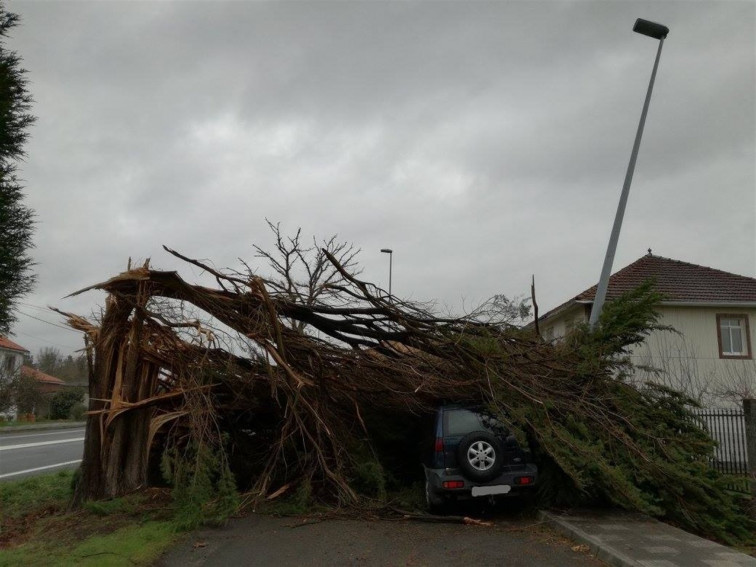 Galicia mantiene el aviso por riesgo debido al oleaje, viento o precipitaciones