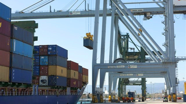 Fomento ofrece aplazar la aprobación de la reforma de la estiba si se desconvoca la huelga