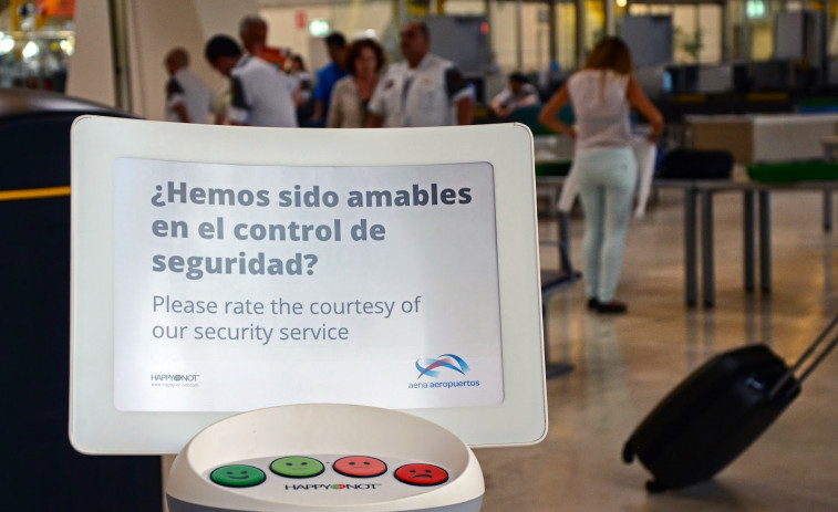​Aena instala medidores de percepción de calidad en los tres aeropuertos gallegos