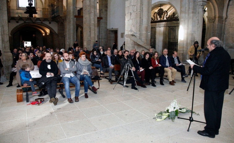 ​La AELG conmemora por adelantado el 'Día de Rosalía' en el Panteón de Galegos Ilustres