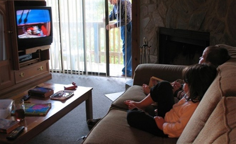 ​El 25% de los niños gallegos ve la televisión en horario de adultos