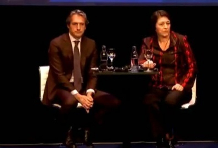 Víctimas del Alvia irrumpen en un acto público del Ministro de Fomento